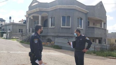 الكمانة : متطرفون يهود يعتدون على مركبات الاهالي 